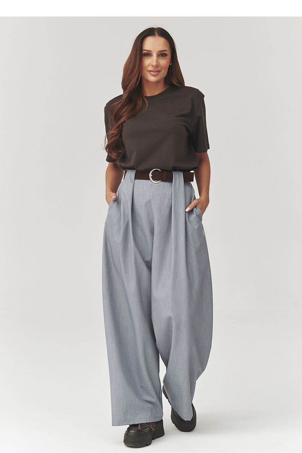 Women trousers model 223362 Makadamia