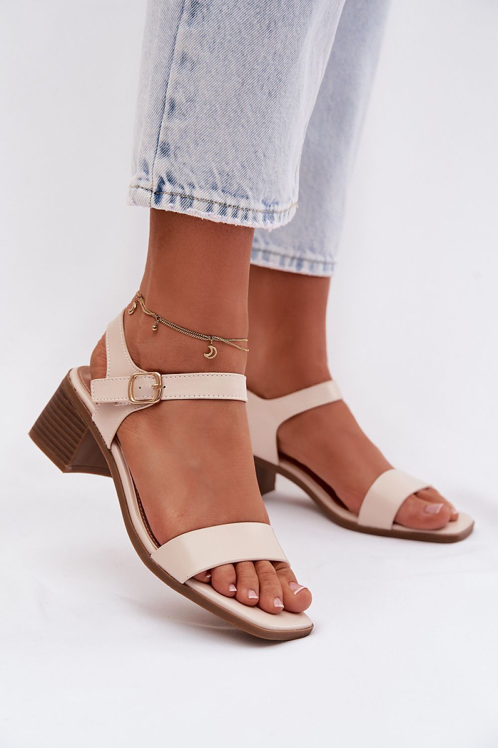 Heel sandals model 225112 Step in style