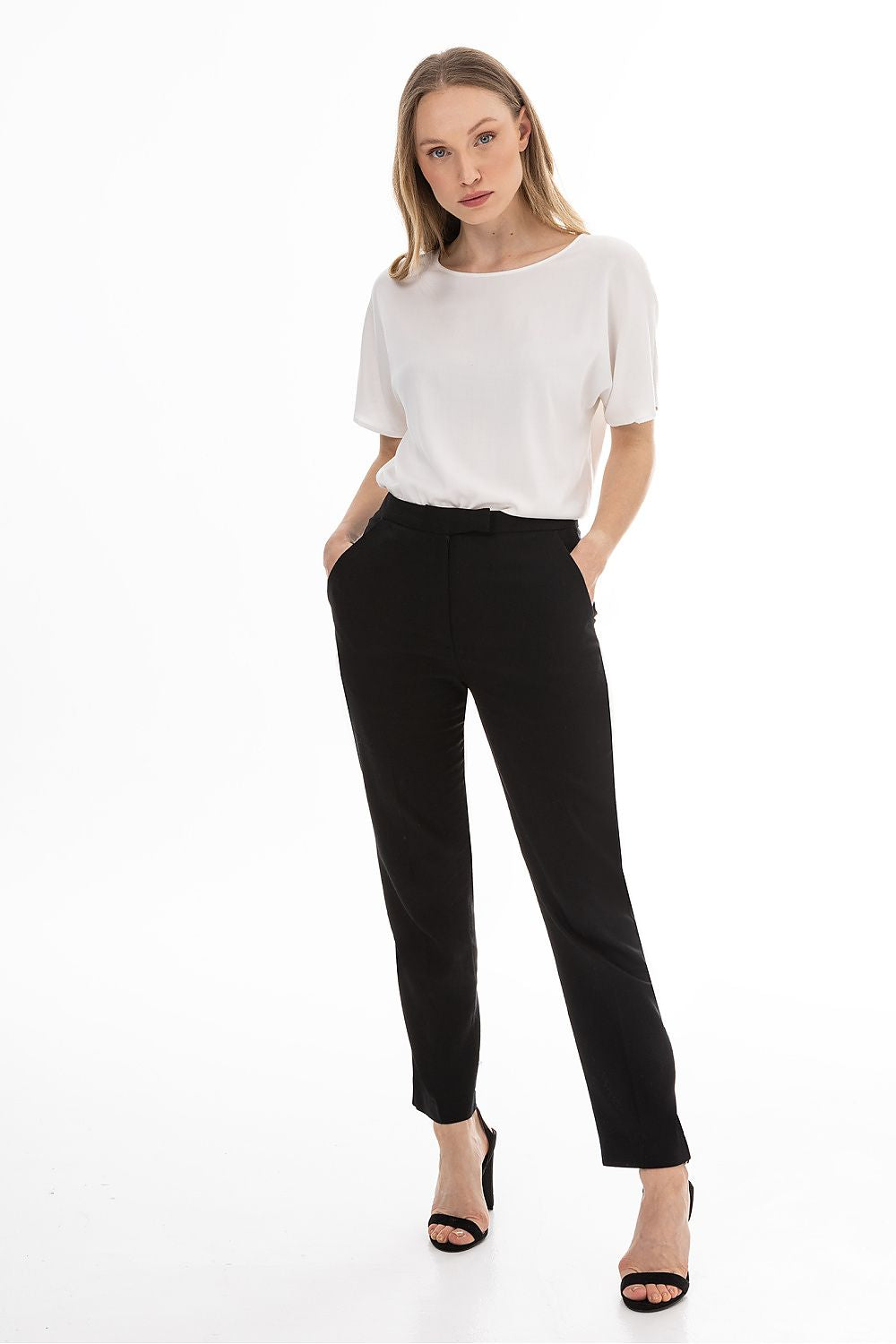 Women trousers model 225297 awama