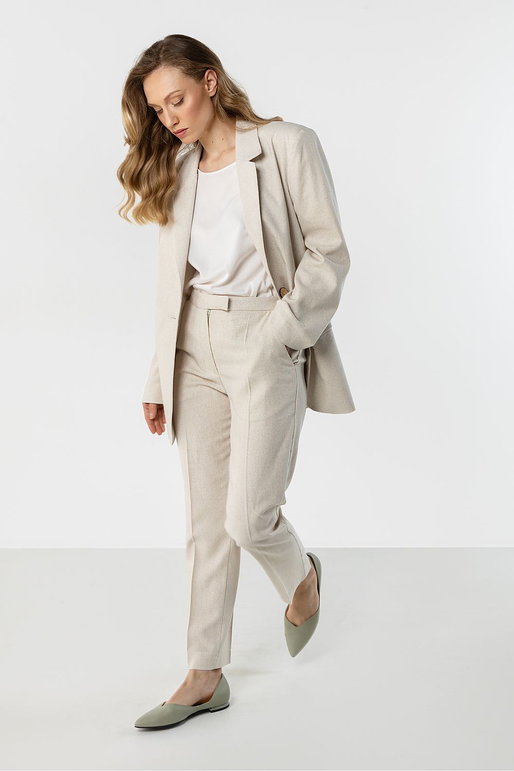 Women trousers model 225298 awama