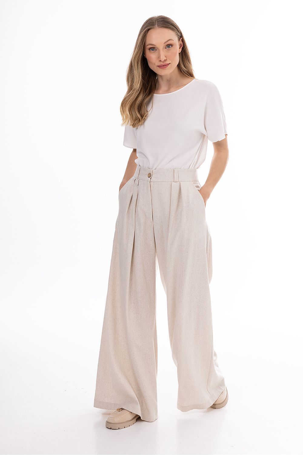 Women trousers model 225301 awama