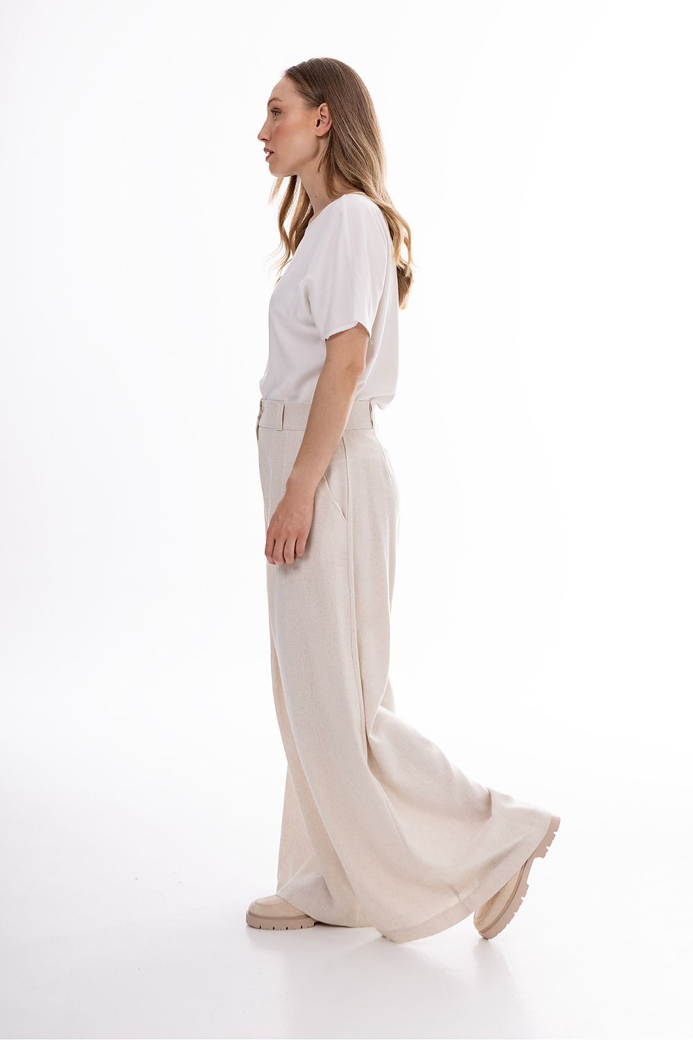 Women trousers model 225301 awama