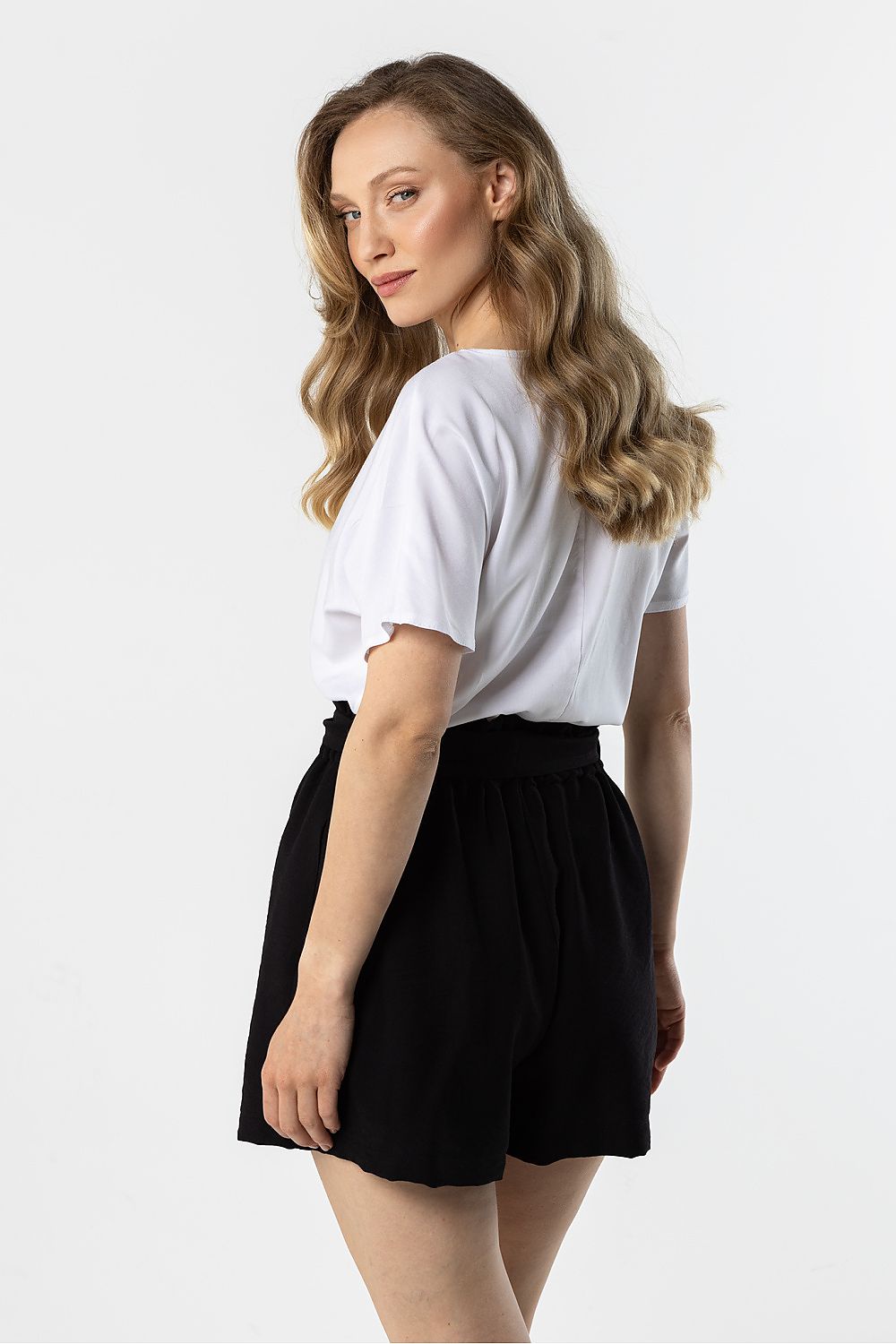 Shorts model 225326 awama