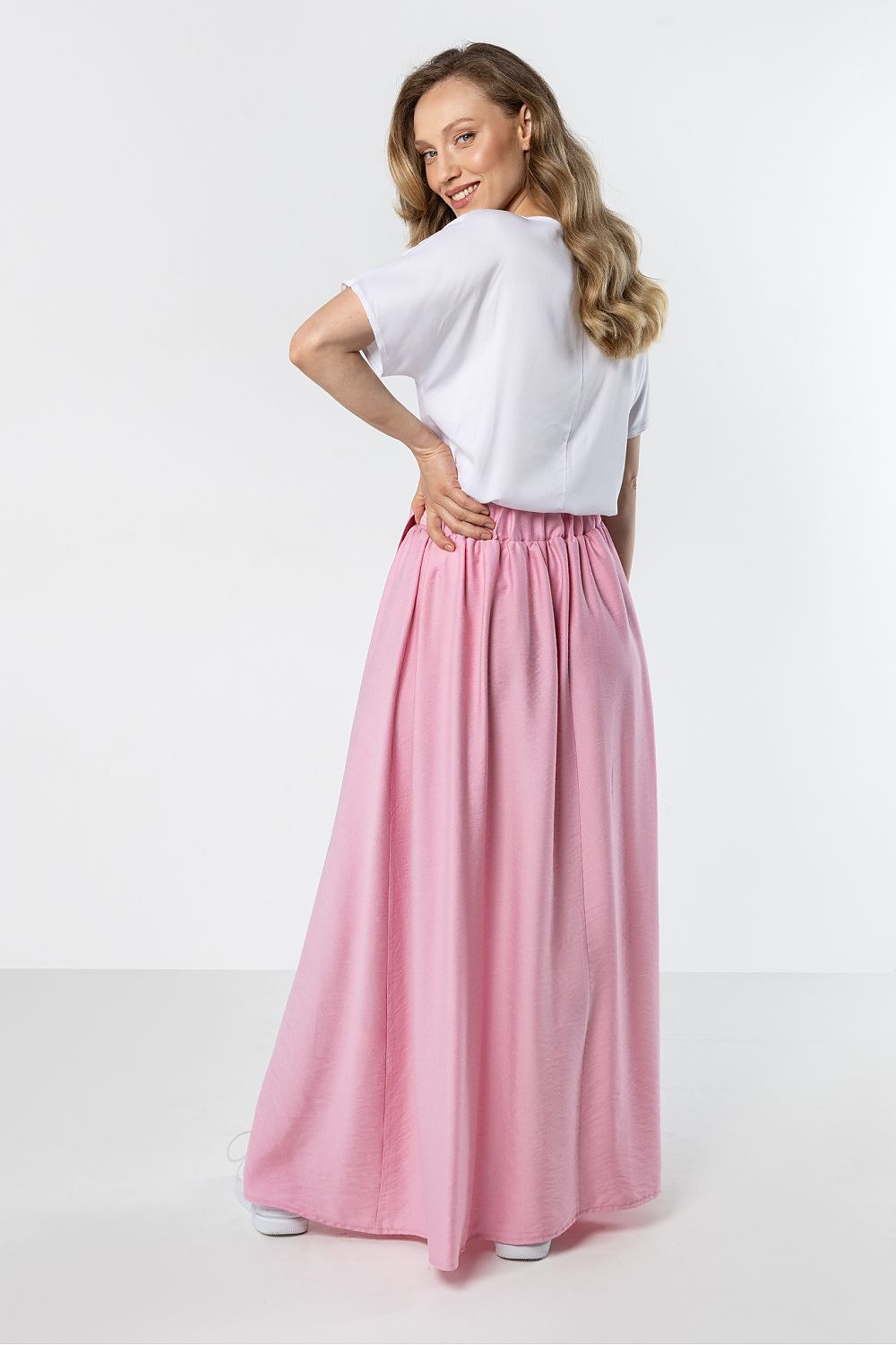 Long skirt model 225332 awama