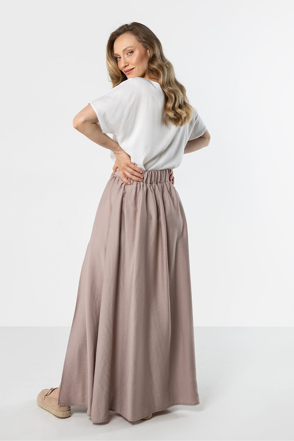 Long skirt model 225333 awama