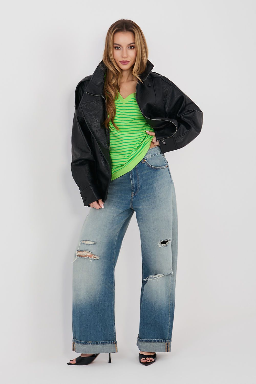 T-shirt model 225461 Relevance