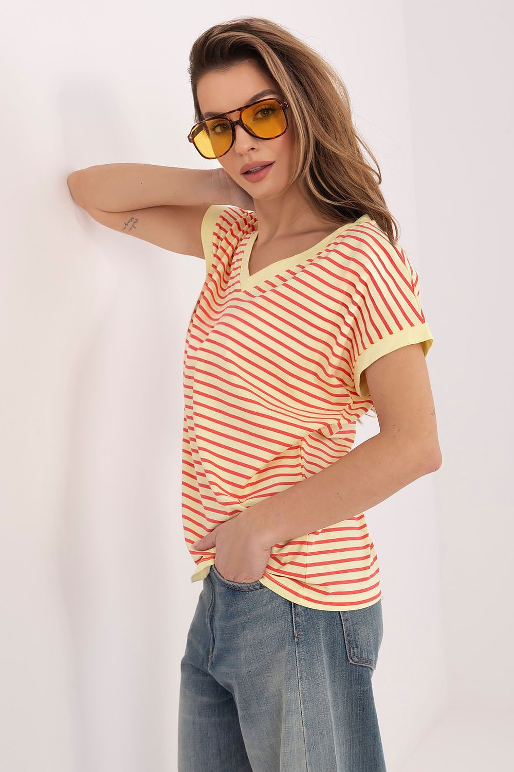 T-shirt model 225463 Relevance