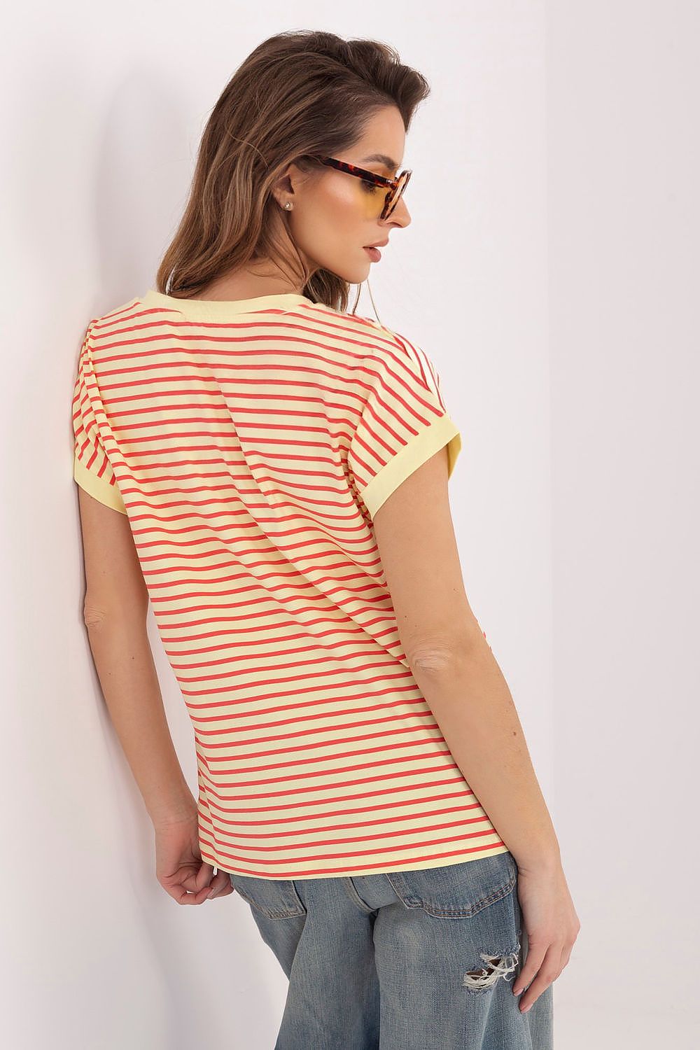 T-shirt model 225463 Relevance