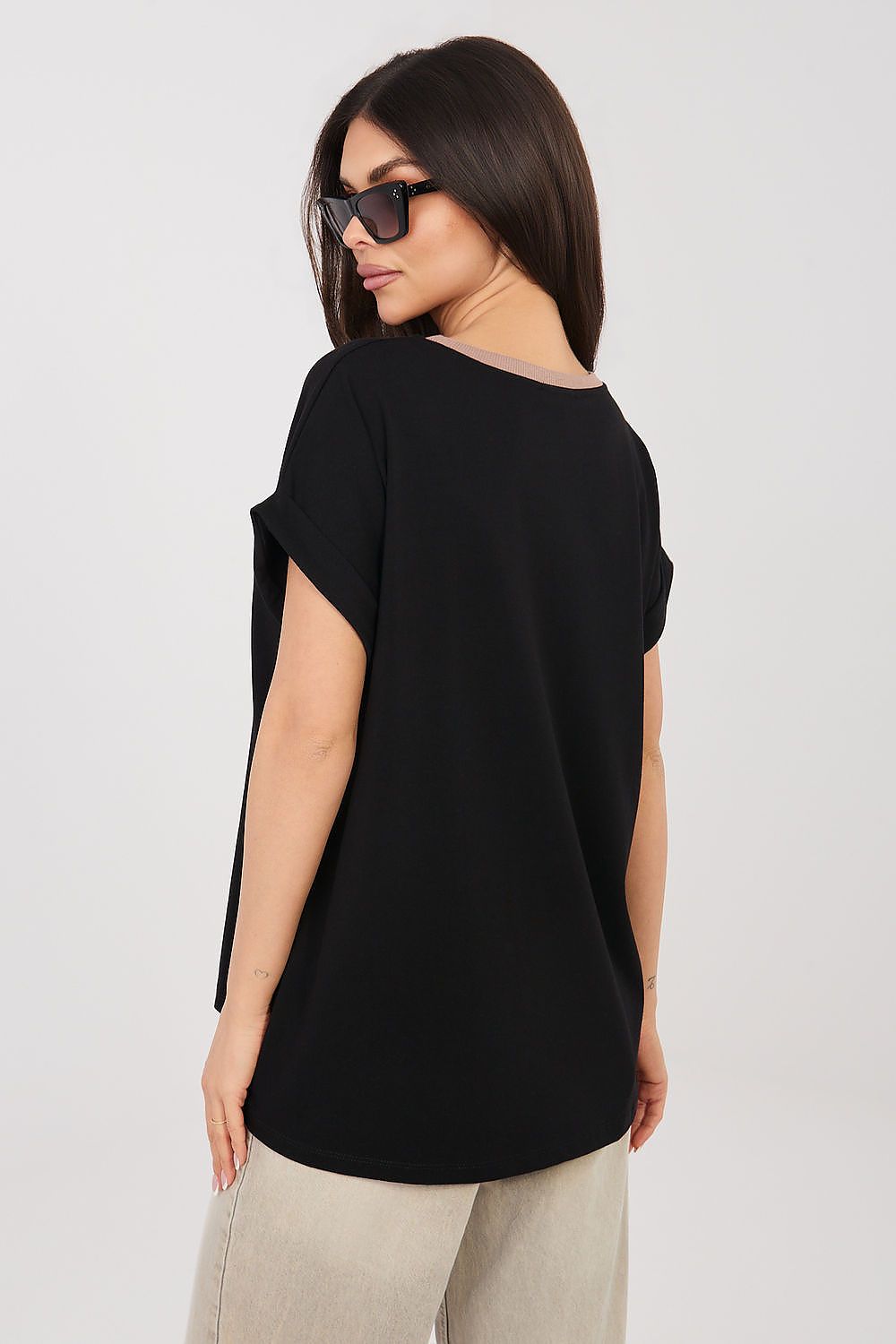 Blouse model 225466 Relevance