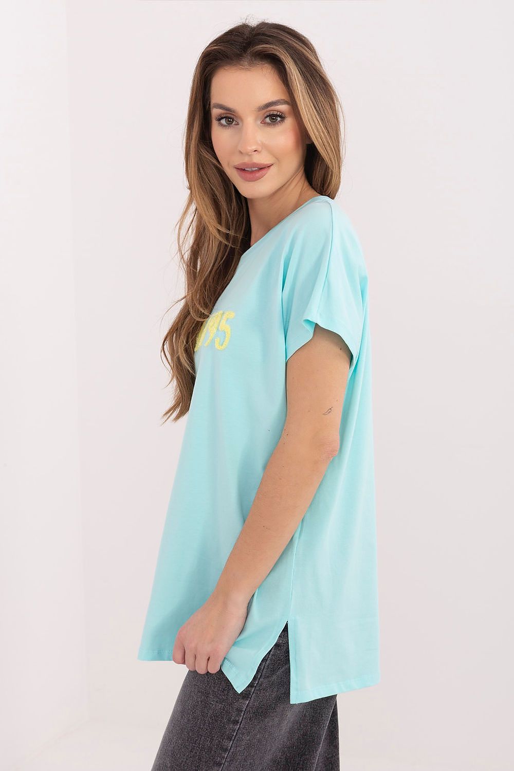 T-shirt model 225479 Relevance