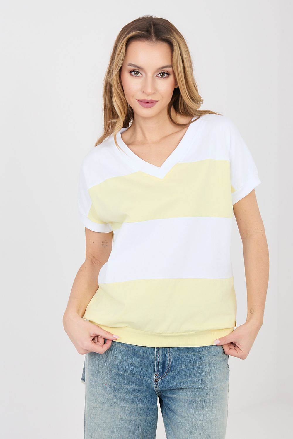Blouse model 225482 Relevance