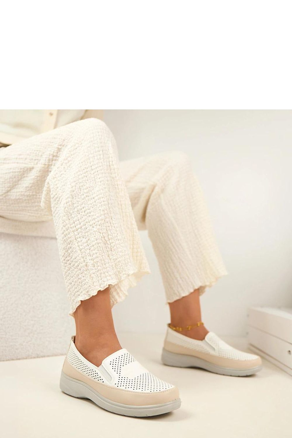 Half shoes model 225602 Solea