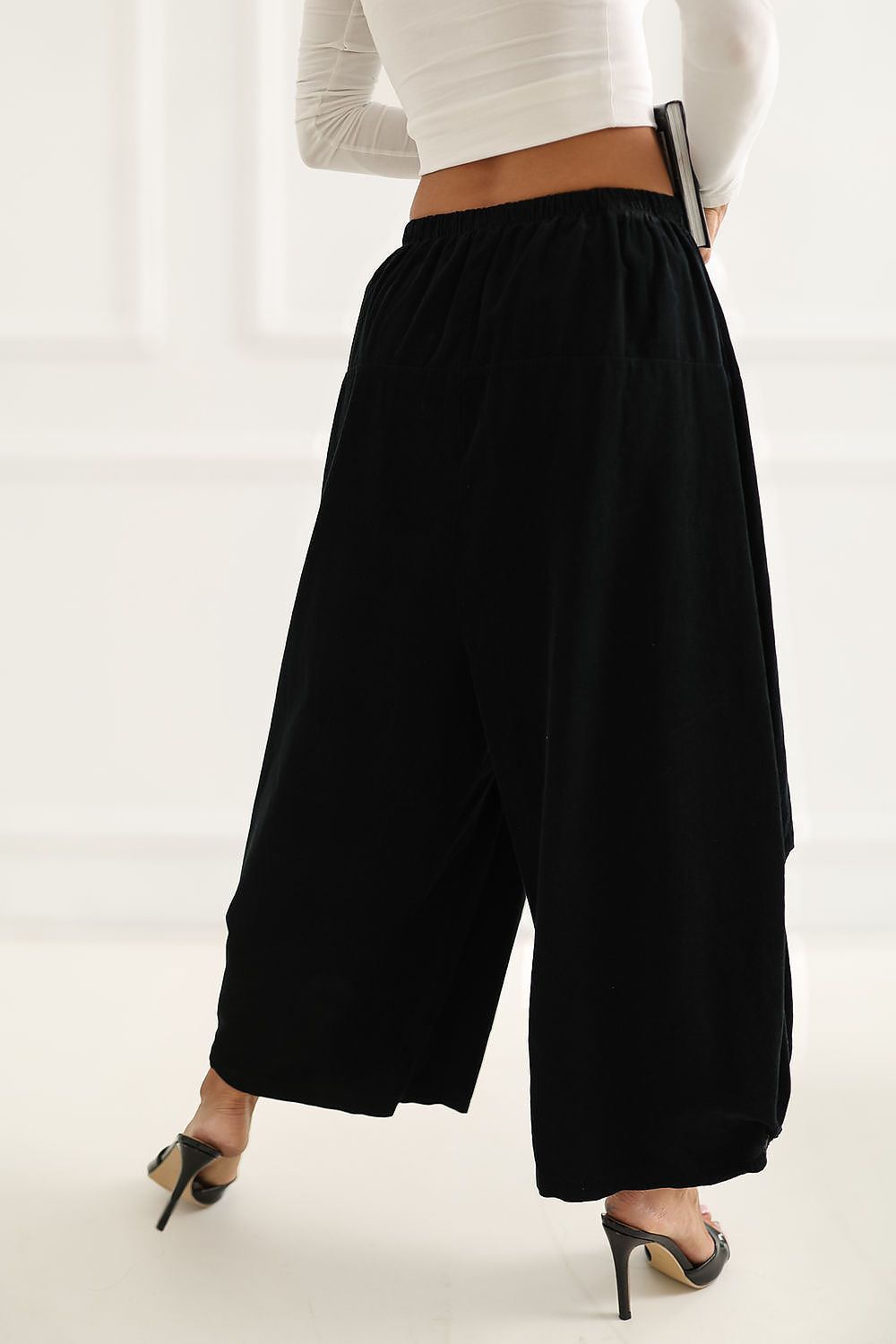 corduroy trousers model 226453 Italy Moda