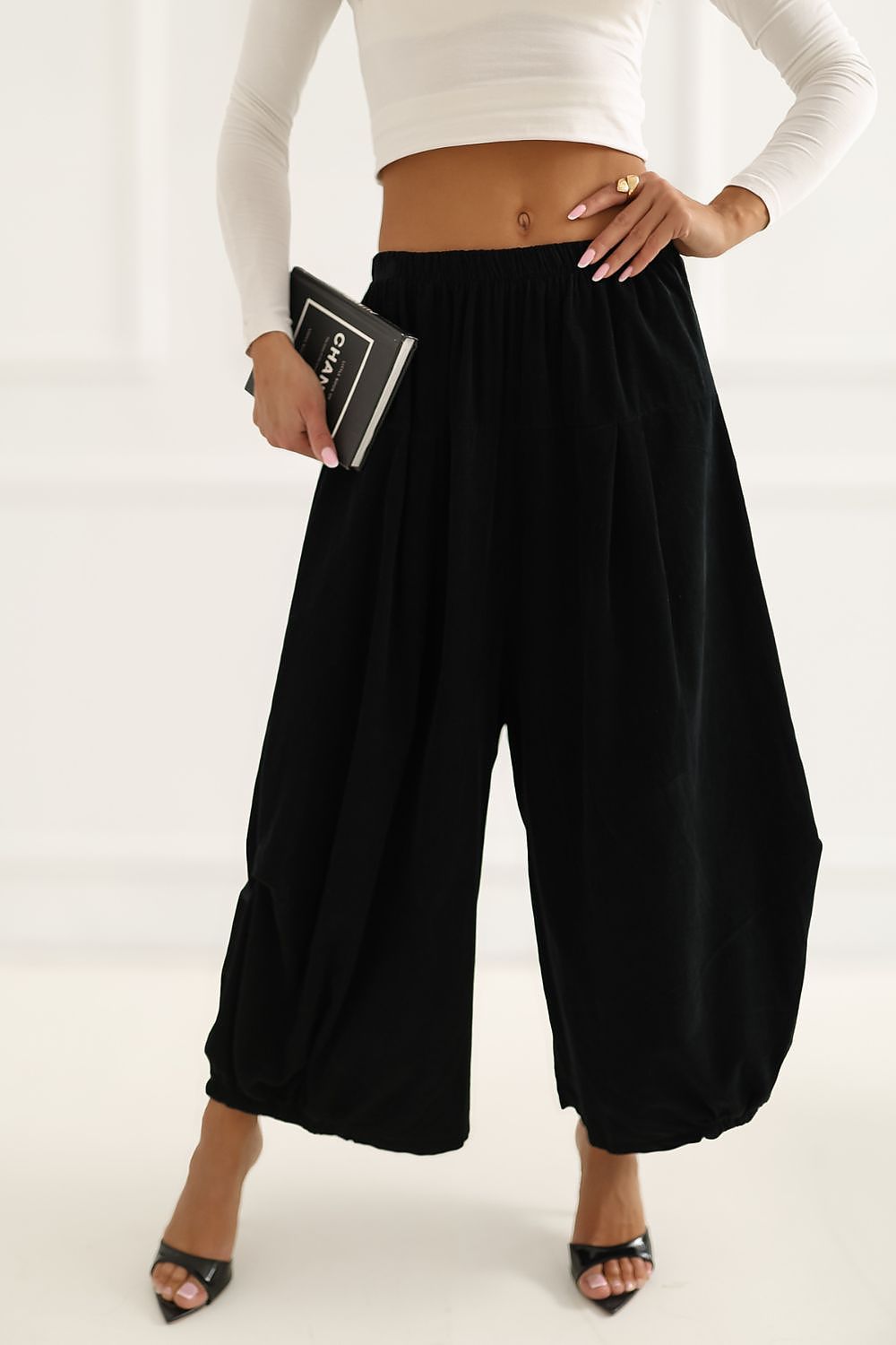 corduroy trousers model 226453 Italy Moda
