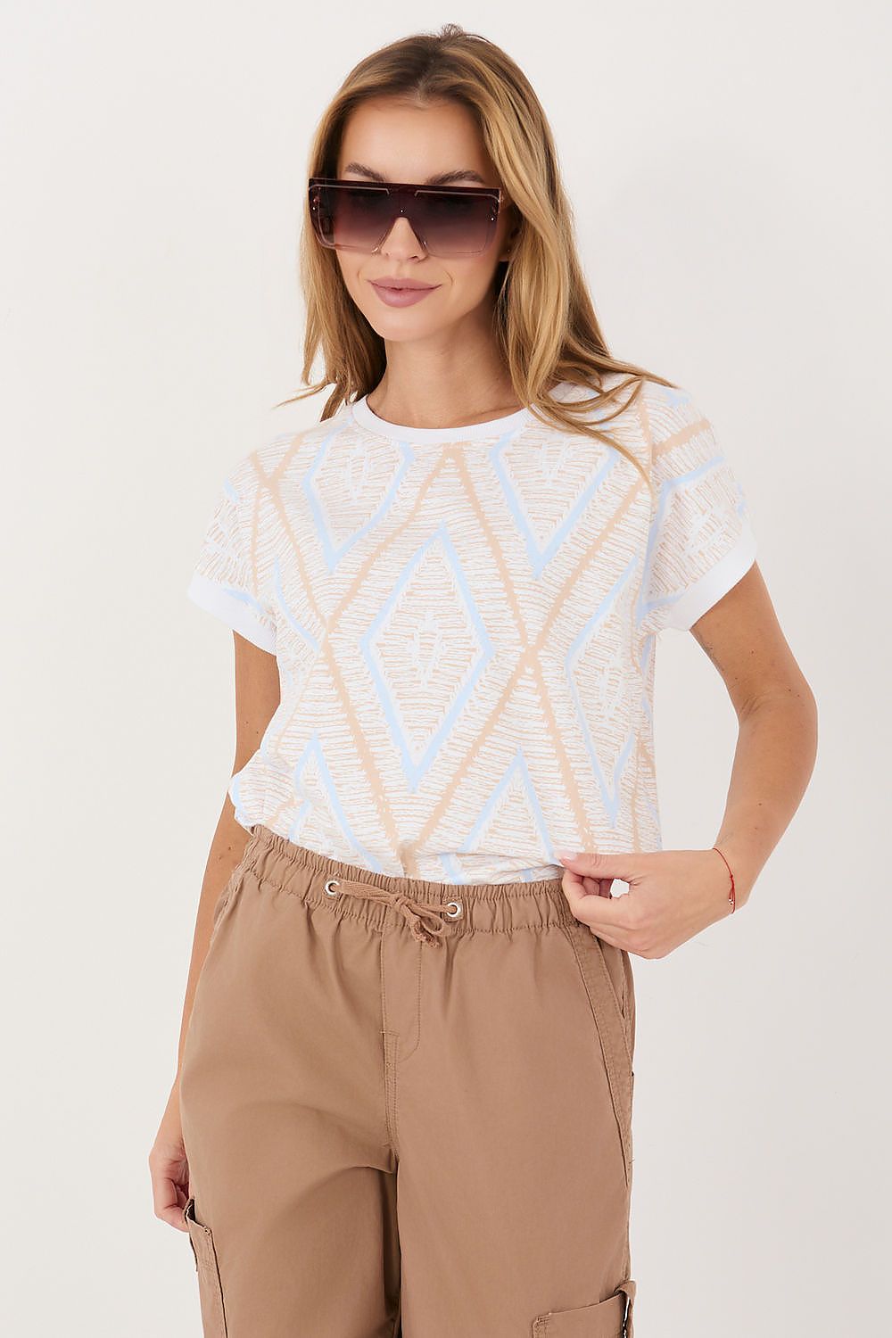 Blouse model 227038 Relevance