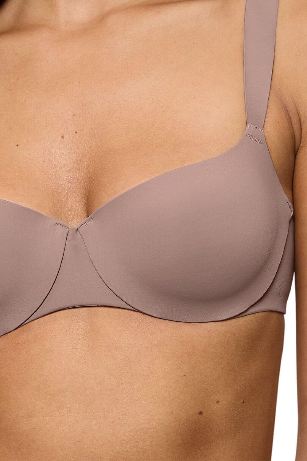 Braceless bra model 229325 Triumph