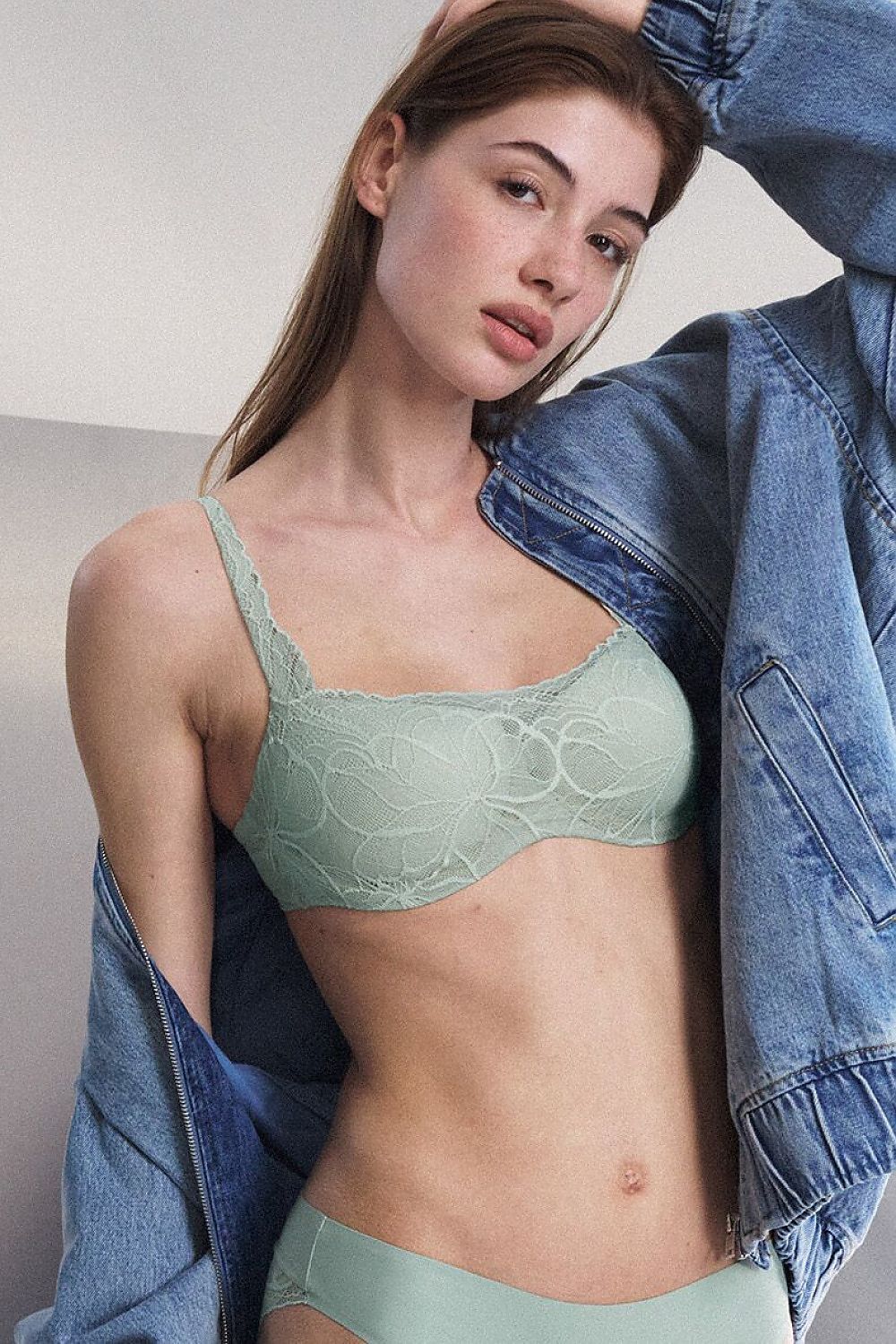 Braceless bra model 229884 Triumph