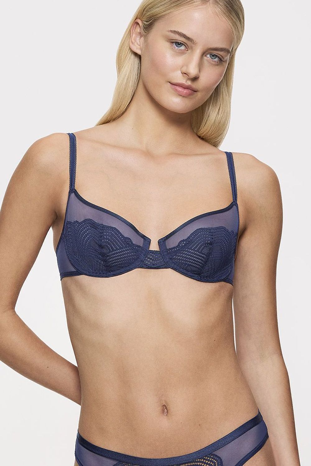 Braceless bra model 230277 Triumph