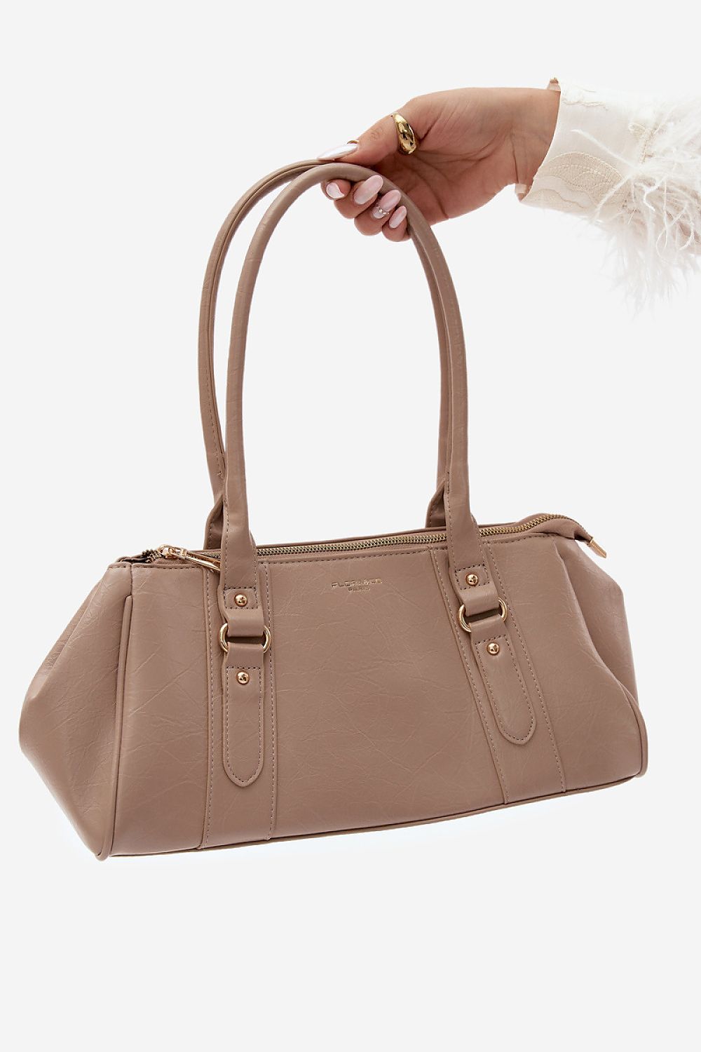 Everyday handbag model 230410 Step in style