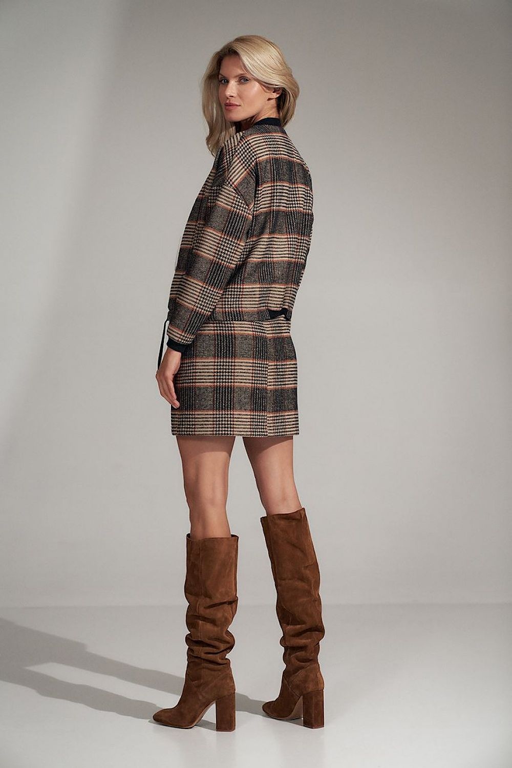 Falda corta modelo 150905 Figl