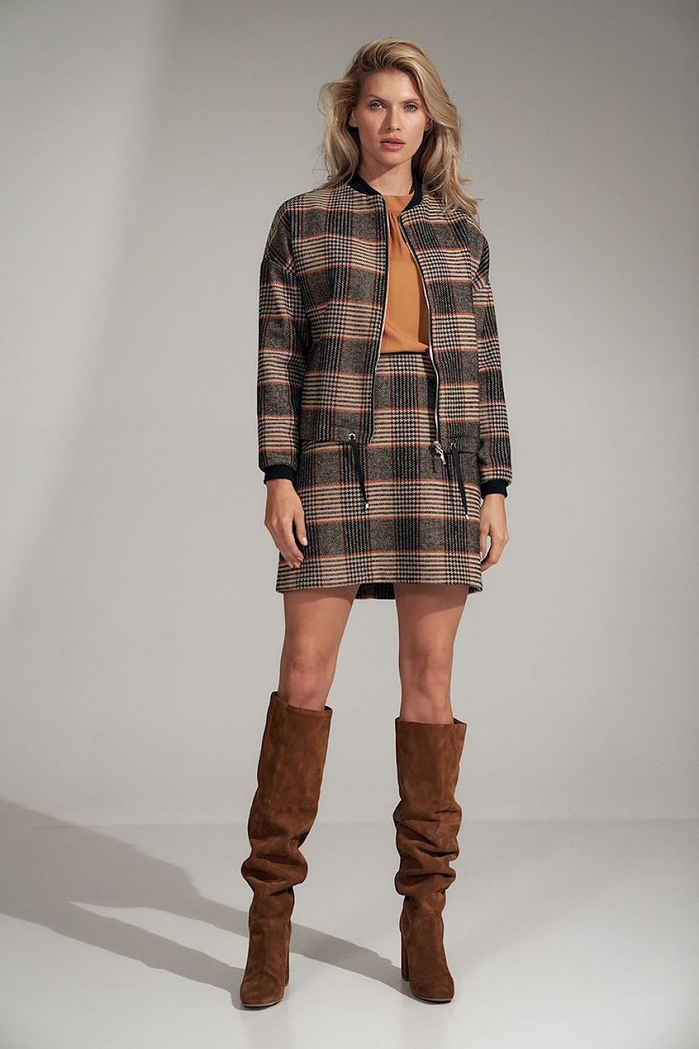 Falda corta modelo 150905 Figl