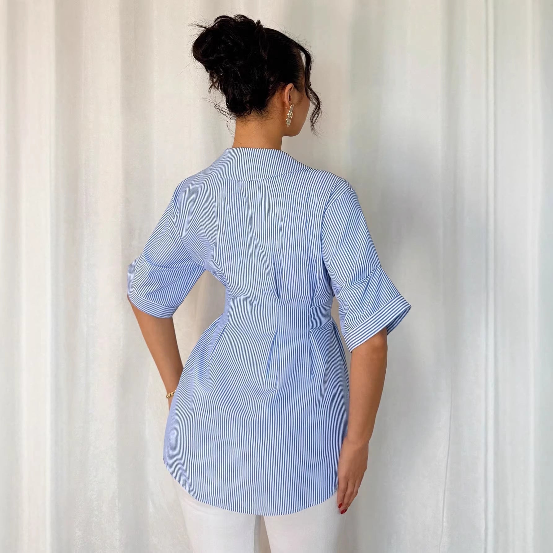 Womens SpringSummer Striped Shirt With V-Neck And Defined Waist For A Slimming Look