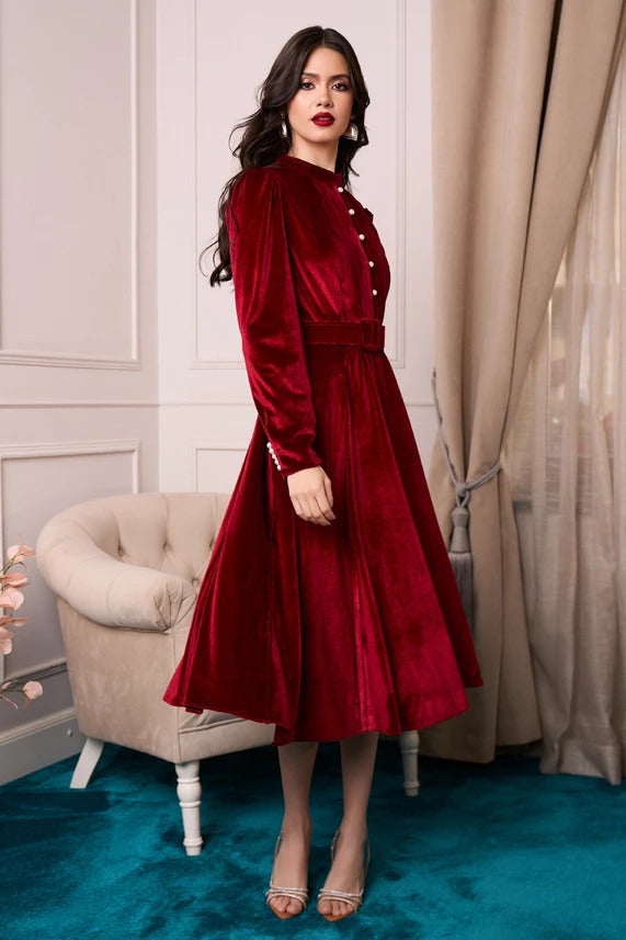 Modă feminină de sărbători: Look-uri elegante pentru Crăciun 2025