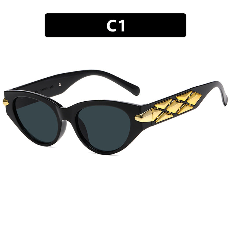 Triangle cat eye sunglasses for women, fashionable small frame sunglasses for street photography, modern retro sunglasses, high-end feel