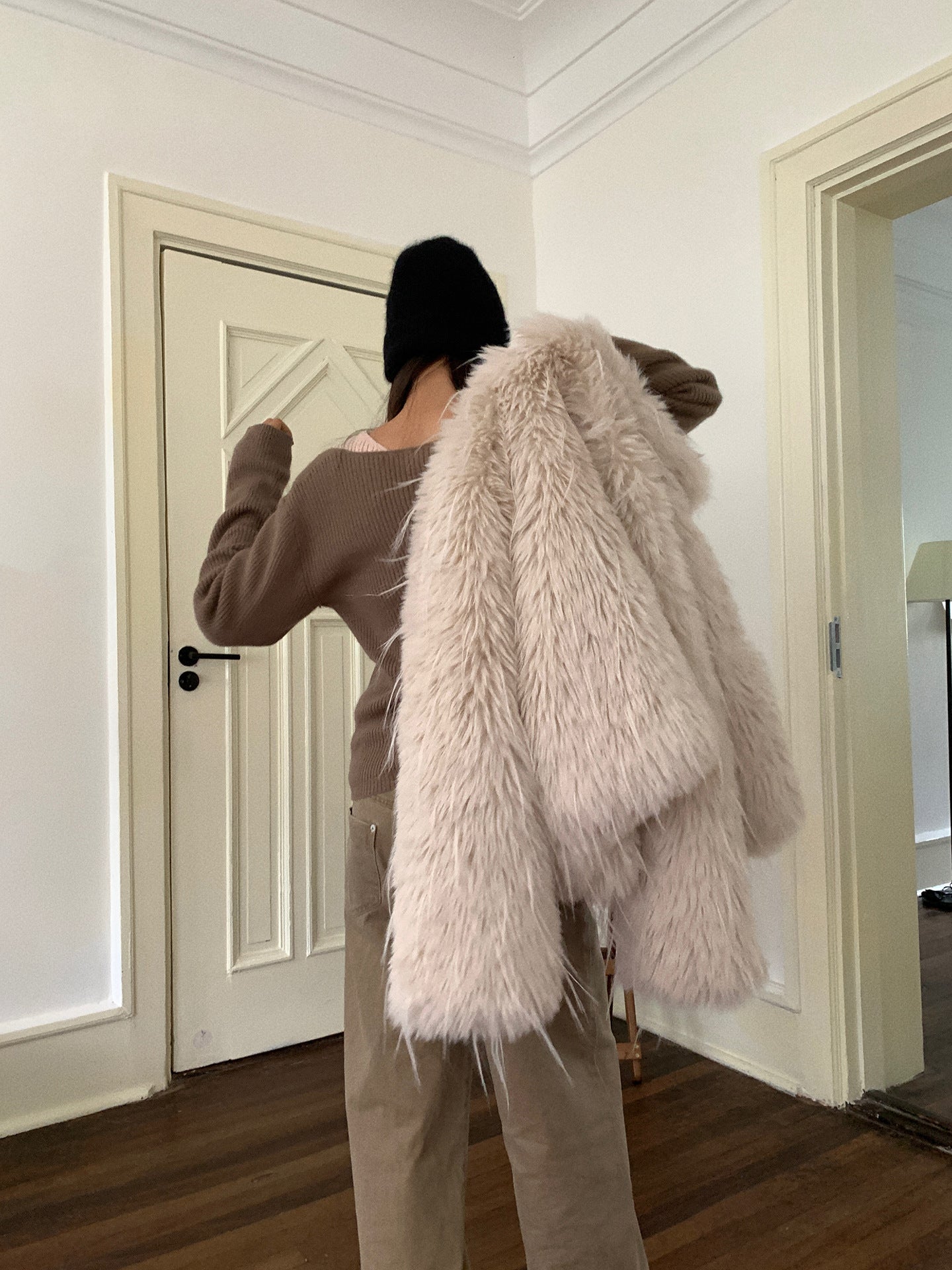 Streetwear Faux Mongolian Sheepskin Fur Coats Women Fake Sheep Fur Jackets Fuflly Long Sleeve Short Fur Coats Winter Warm