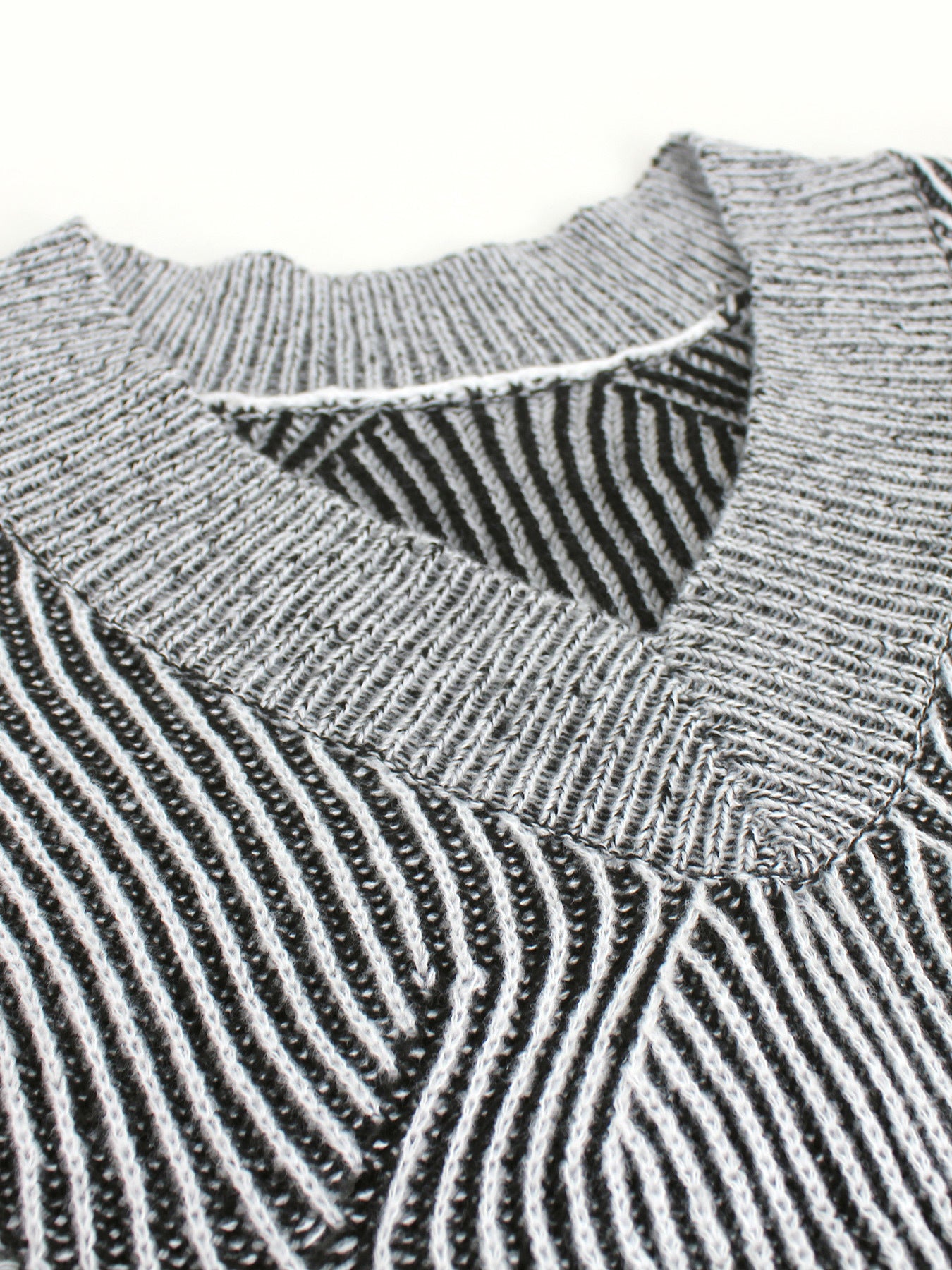 Large V-neck Pullover Fashionable Knitted Sweater