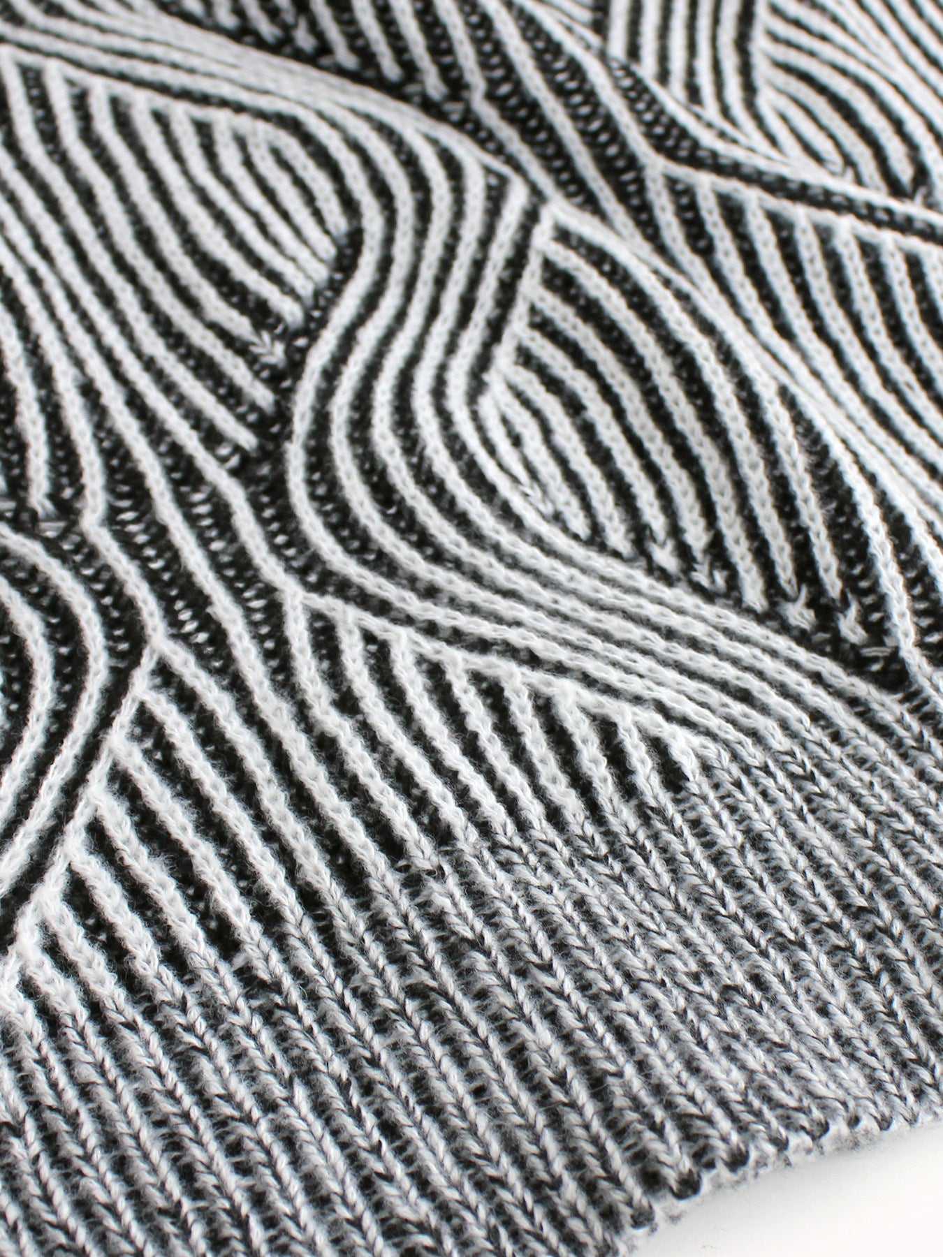 Large V-neck Pullover Fashionable Knitted Sweater