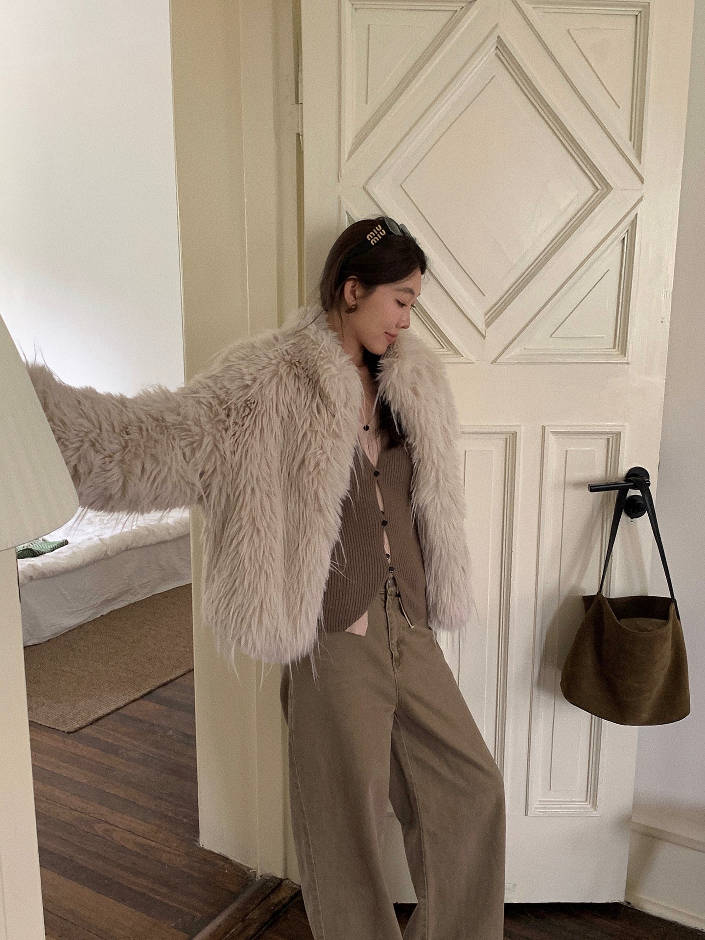 Streetwear Faux Mongolian Sheepskin Fur Coats Women Fake Sheep Fur Jackets Fuflly Long Sleeve Short Fur Coats Winter Warm