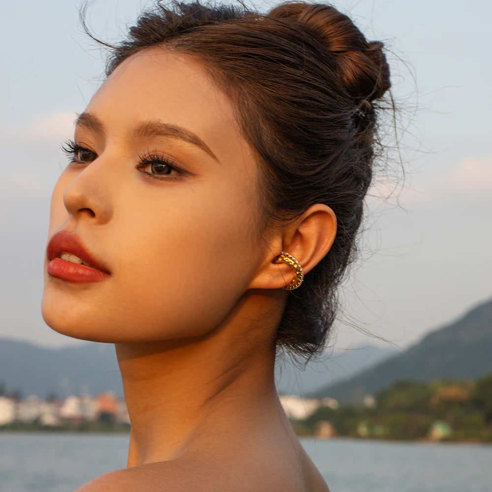 Ladies' hollowed out hammer pattern inlaid rhinestone ear clip retro pattern female earrings