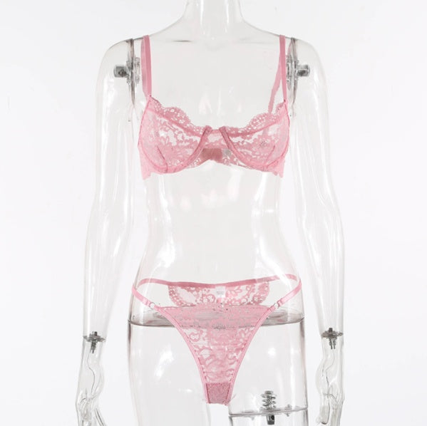 Abito da donna in pizzo con ferretto alla moda