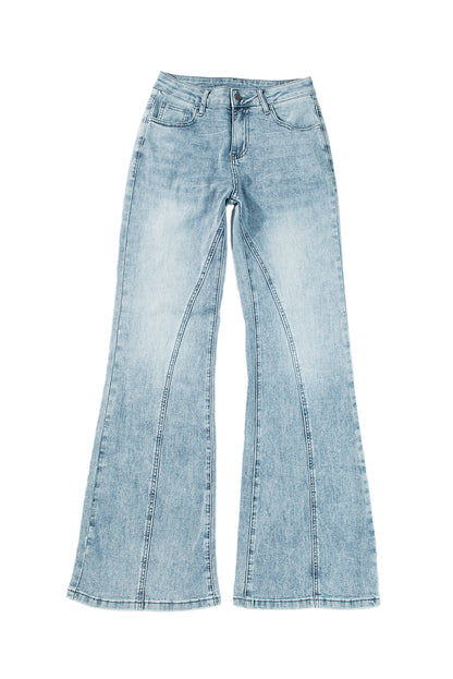 Jeans a gamba svasata con lavaggio acido blu scuro