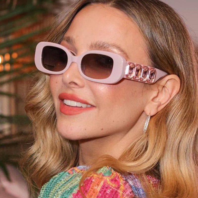 Small frame square sunglasses, new fashionable and high-end sunglasses, street photography and fashion shows, women's personalized sunglasses