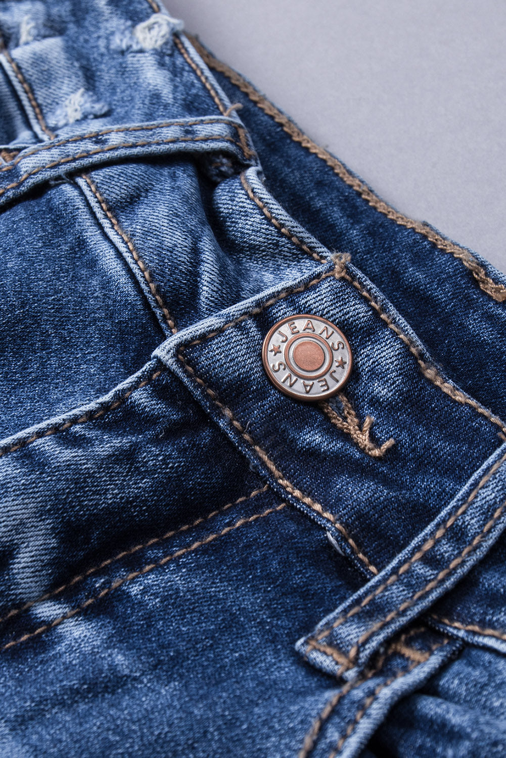 Jeans svasati a vita alta con orlo grezzo strappato blu scuro