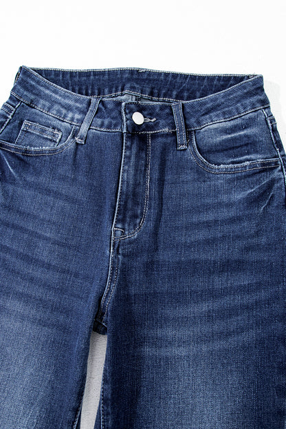 Jeans svasati a vita alta con lavaggio minerale blu vela e orlo grezzo