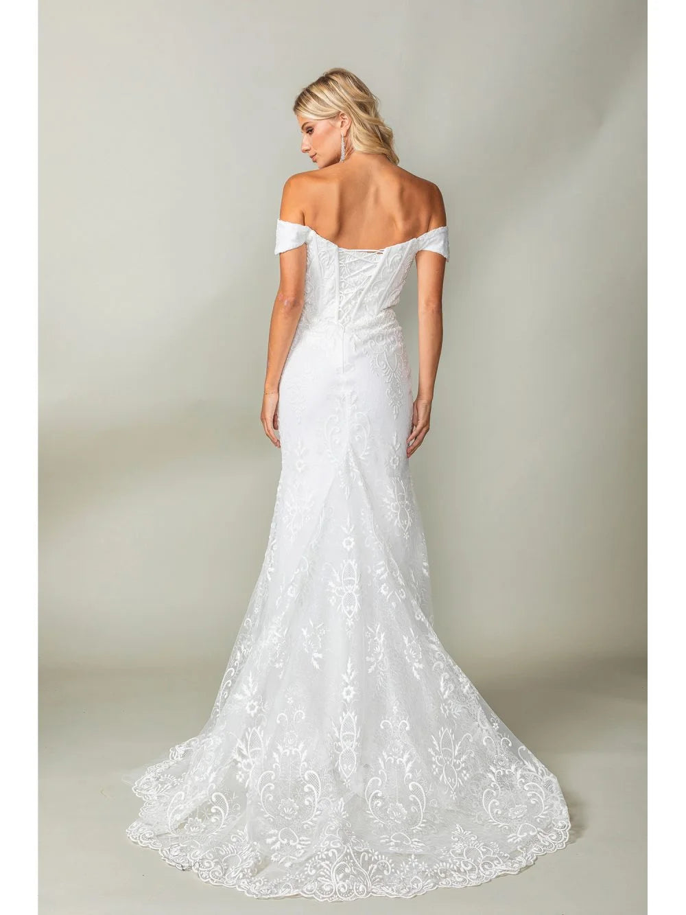 Elegant Lace Mermaid Bridal Gown with Off-the-Shoulder Neckline and Intricate Train Detailing Wedding Dress