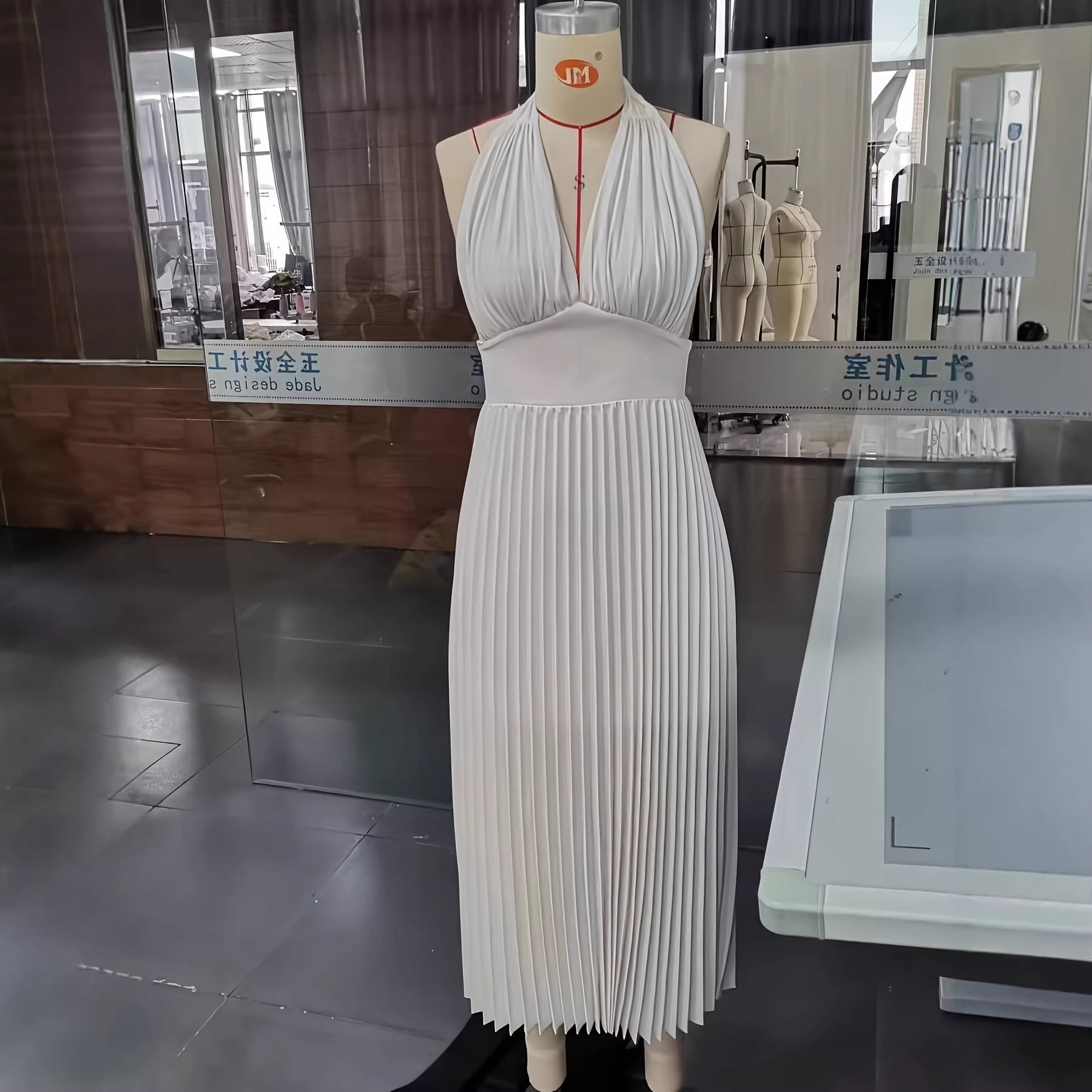 Neck Hanging Sleeveless Pleated Maxi Dress Flattering Backless Gown