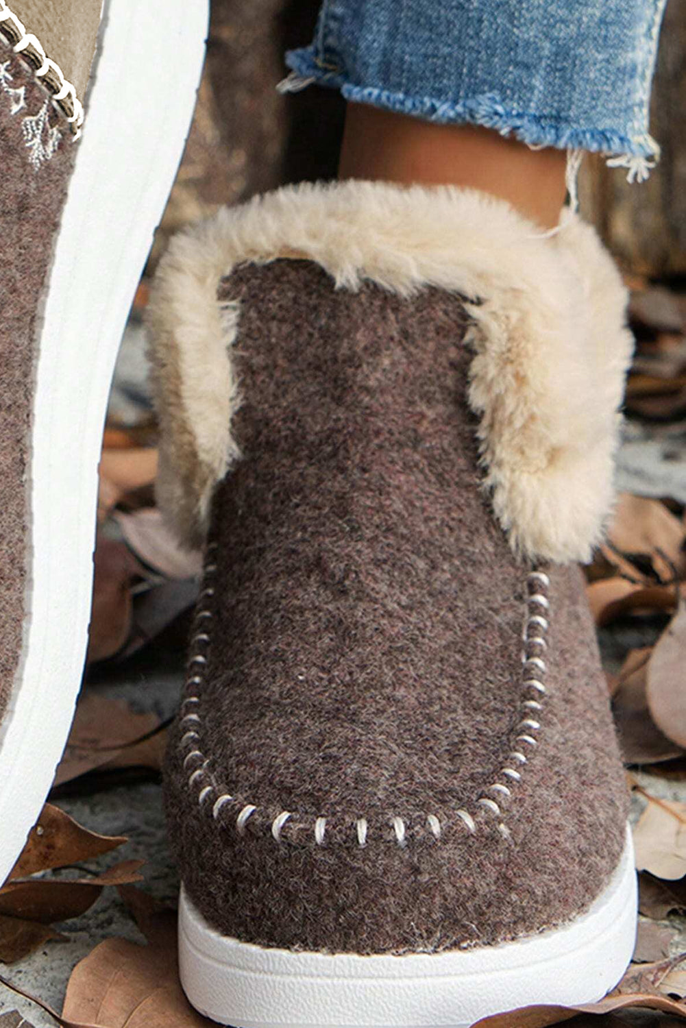 Botas tobilleras con forro de felpa y patchwork con costuras de ante gris carbón