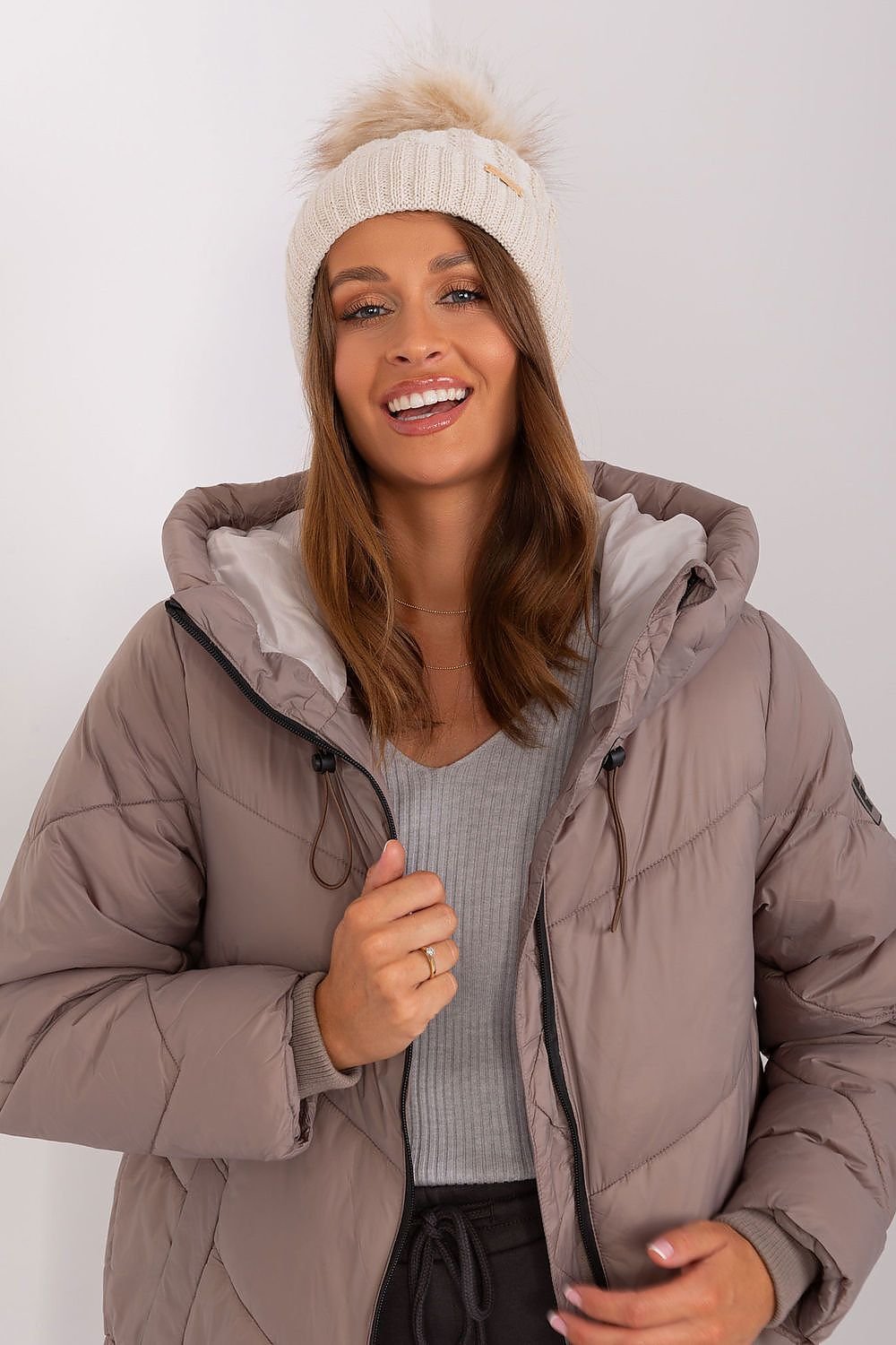 Cap model 187442 Rue Paris