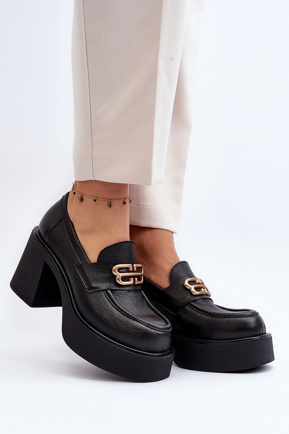 Heeled low shoes model 193930 Step in style