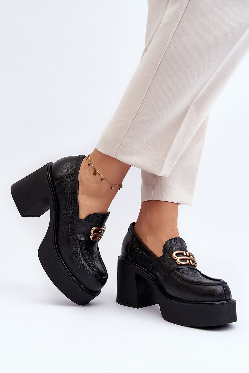 Heeled low shoes model 193930 Step in style