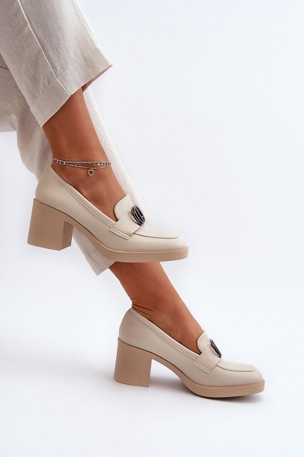  Heeled low shoes model 195400 Step in style 