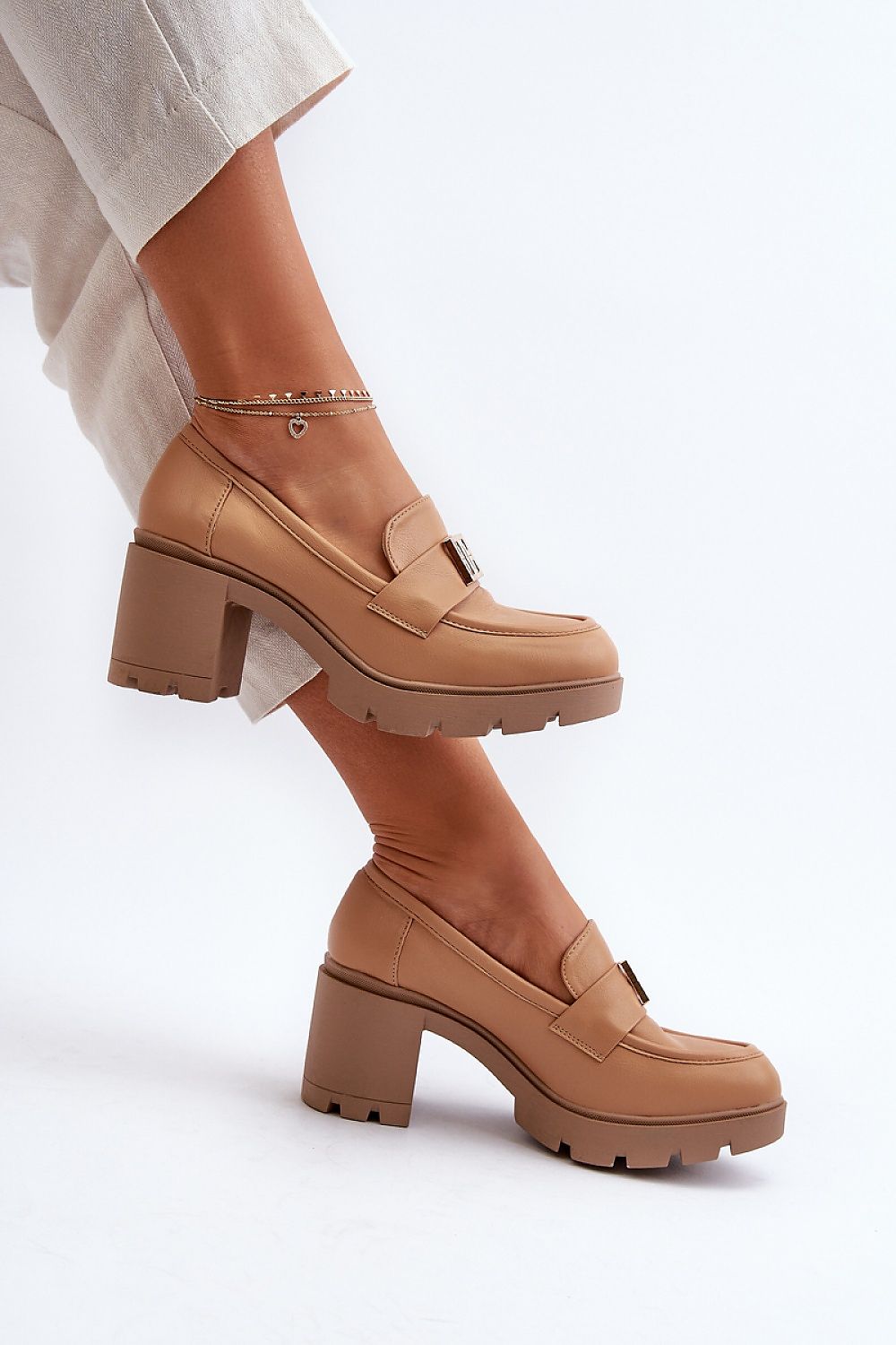  Heeled low shoes model 195404 Step in style 