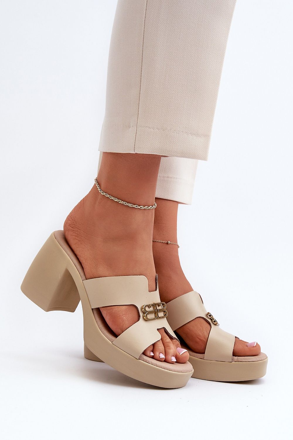  Flip-flops model 195427 Step in style 