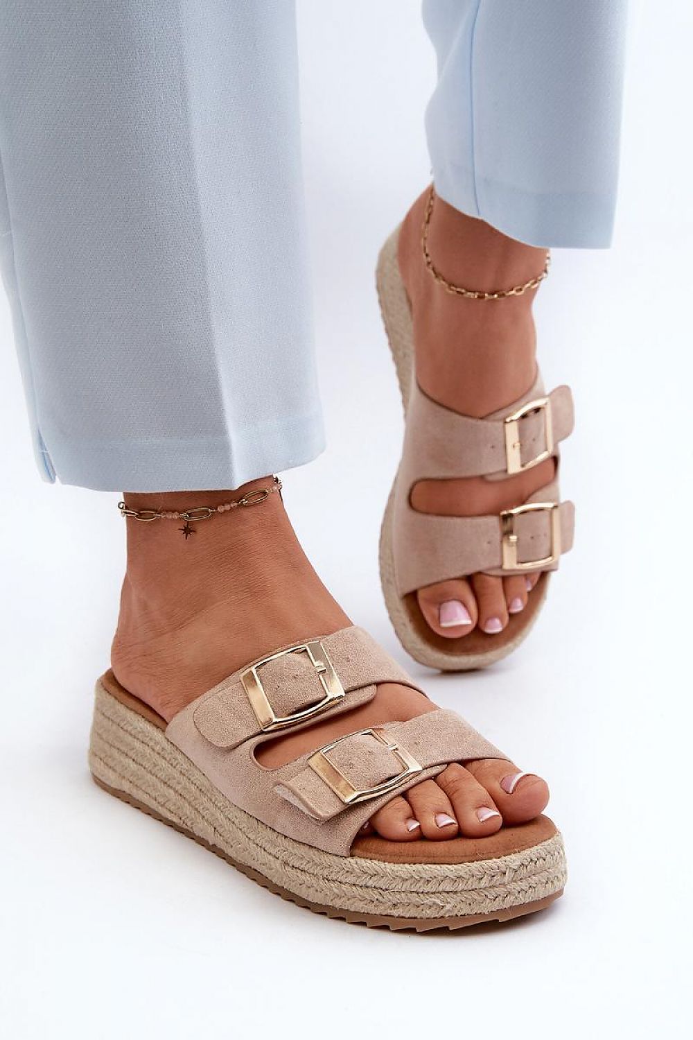  Flip-flops model 197420 Step in style 