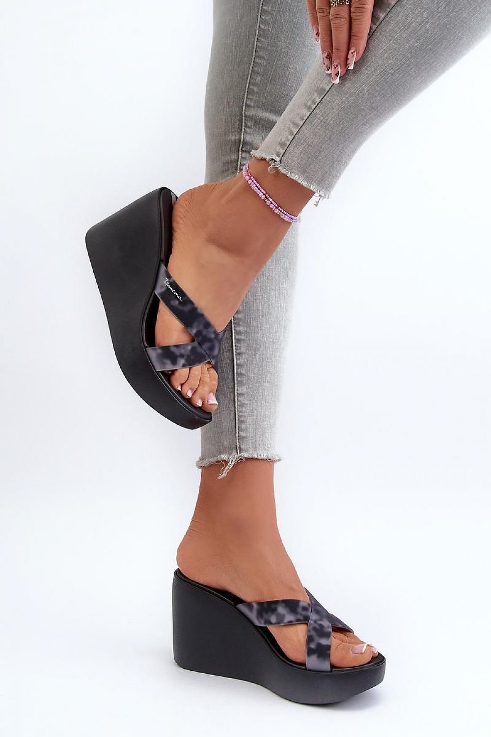  Flip-flops model 197717 Step in style 