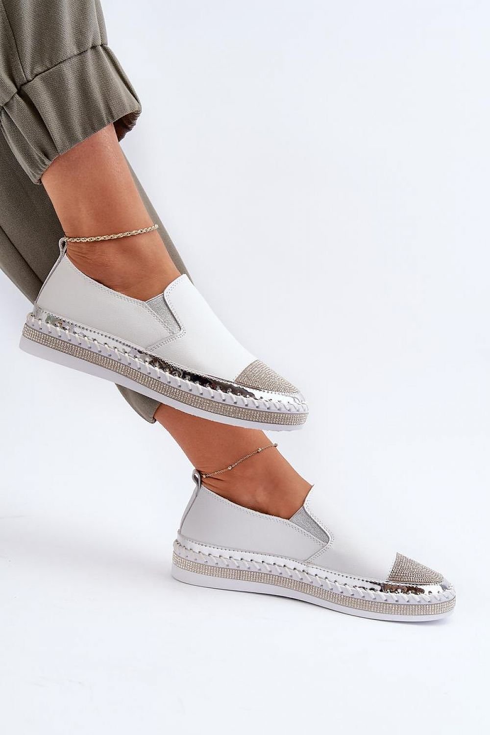  Low Shoes model 198015 Step in style 